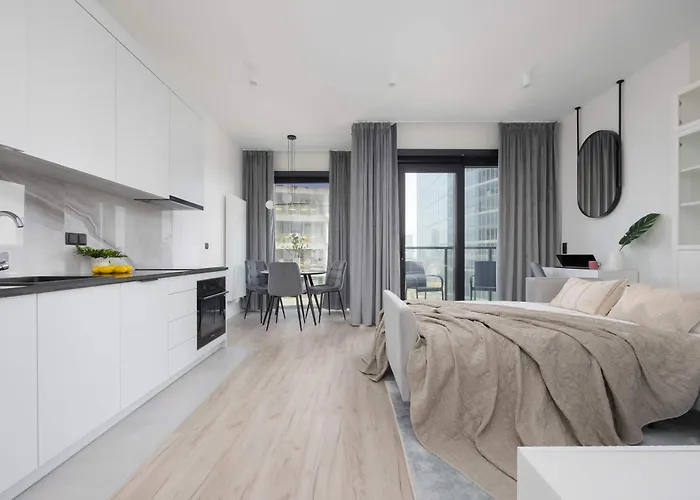 Towarowa Towers Modern Air-conditioned By Renters Apartment Warsaw