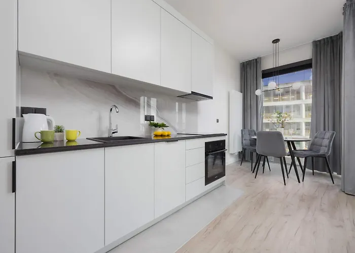 Towarowa Towers Modern Air-conditioned By Renters Apartment *